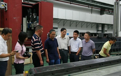 中國機床工具協會執行副理事長王黎（lí）明蒞臨（lín）杭（háng）機股份調研